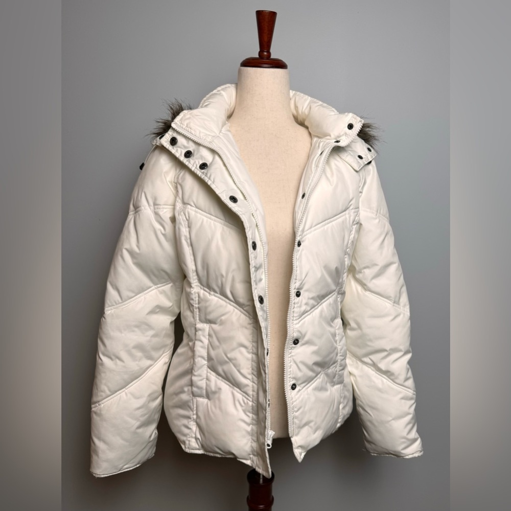 Gap white puffer snow jacket, medium.